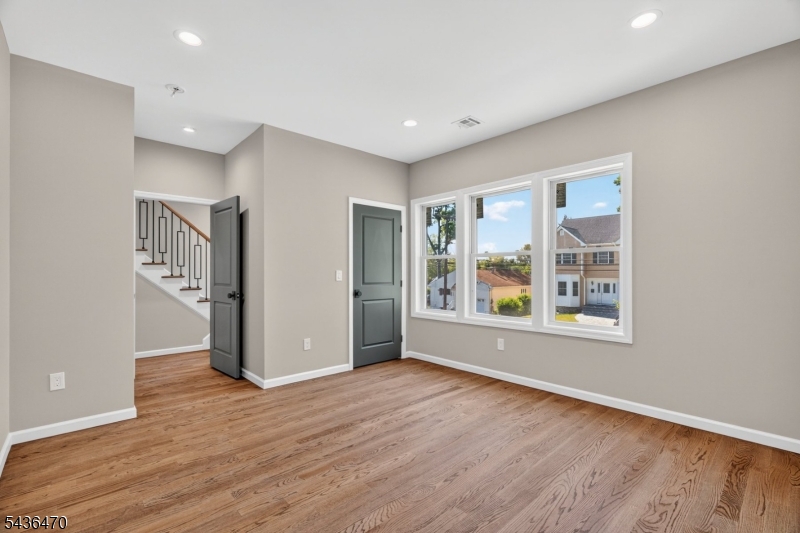 136 Lake Shore Dr