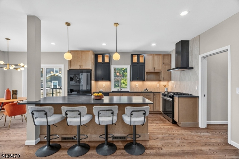 136 Lake Shore Dr
