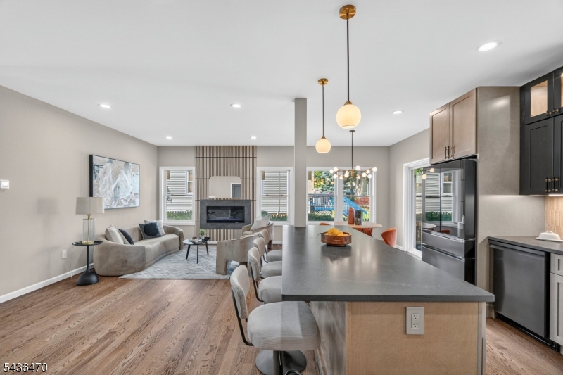 136 Lake Shore Dr