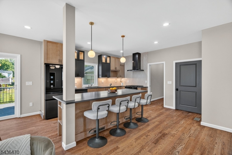 136 Lake Shore Dr