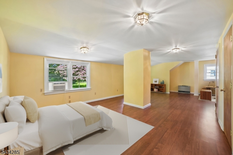 14 Pine Ave