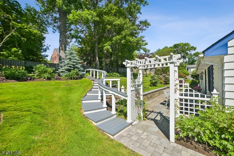 14 Pine Ave