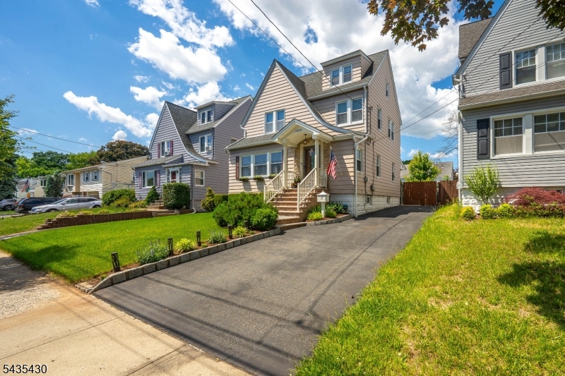 1269 Robinson Ter