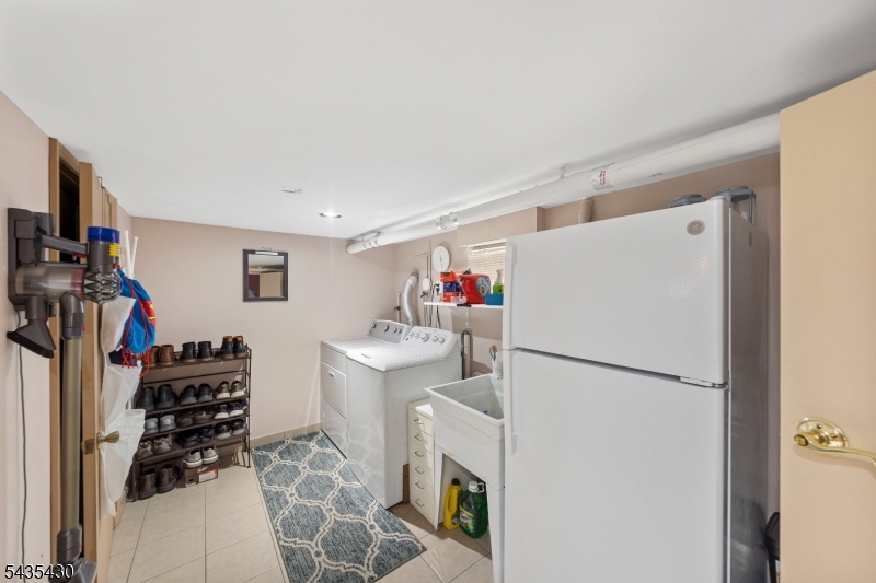 1269 Robinson Ter