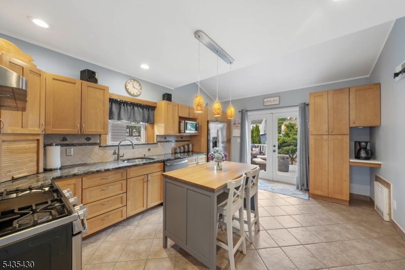 1269 Robinson Ter