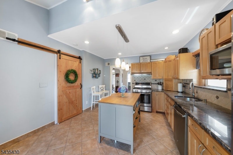 1269 Robinson Ter