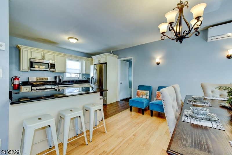 278 Centre St
