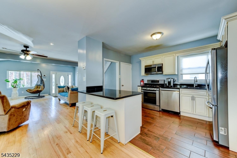 278 Centre St