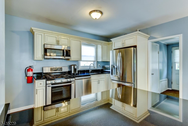 278 Centre St