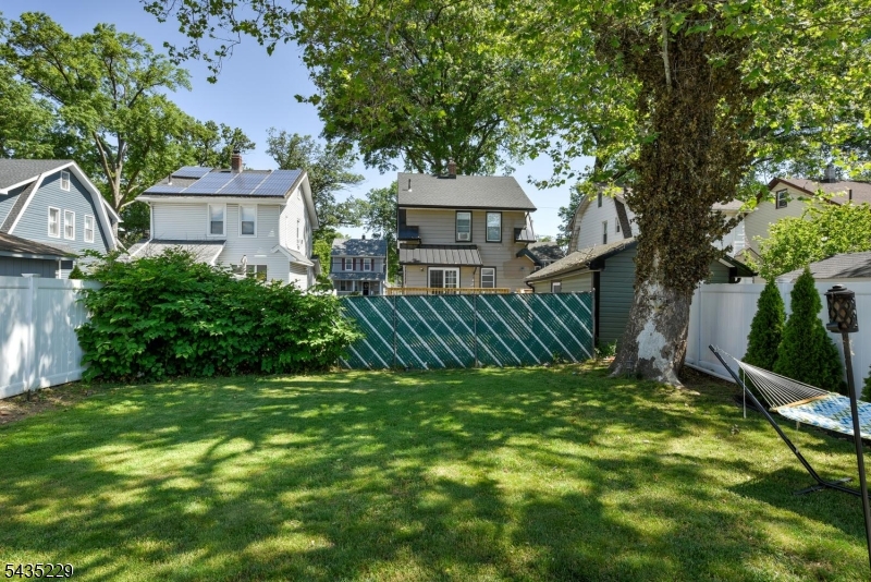 278 Centre St