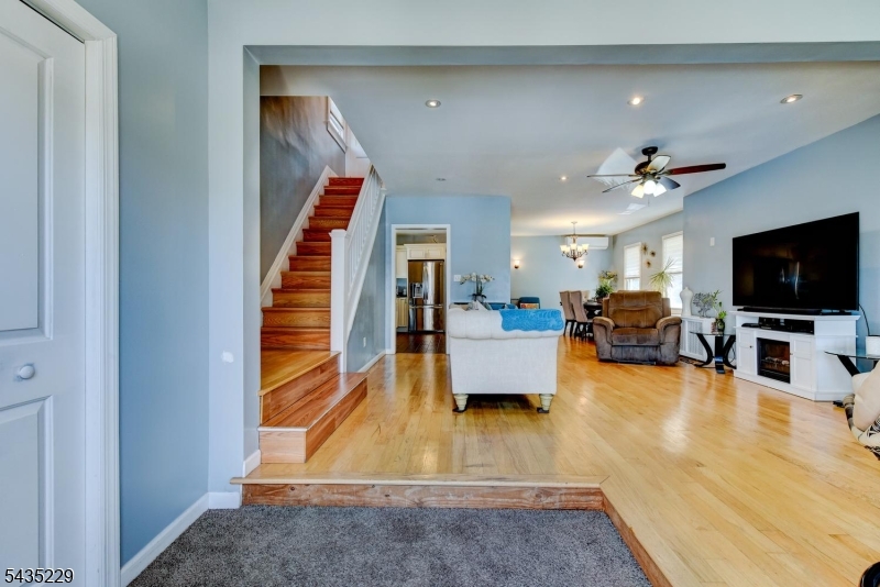 278 Centre St