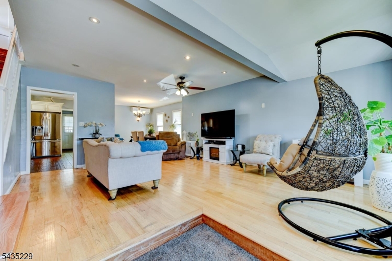 278 Centre St