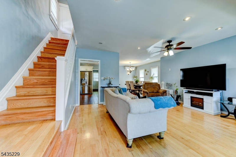 278 Centre St