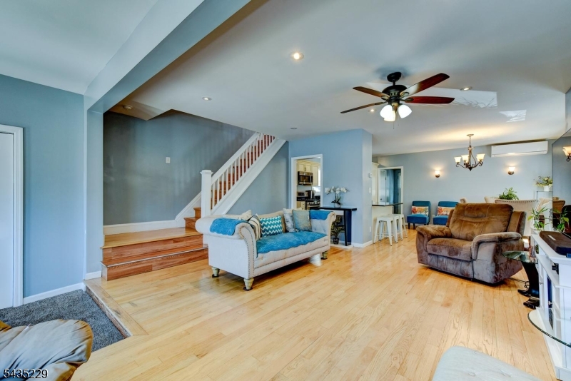 278 Centre St