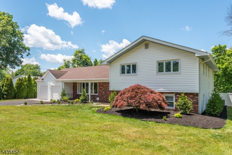 68 Mandeville Dr
