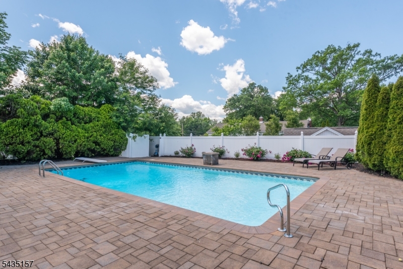 68 Mandeville Dr