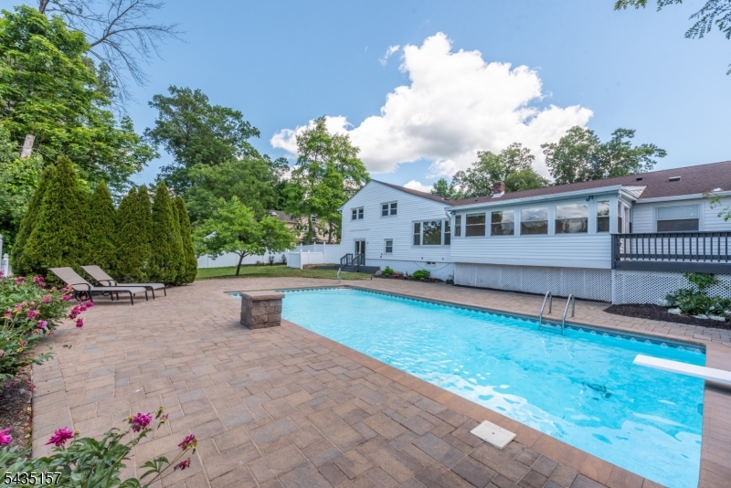 68 Mandeville Dr