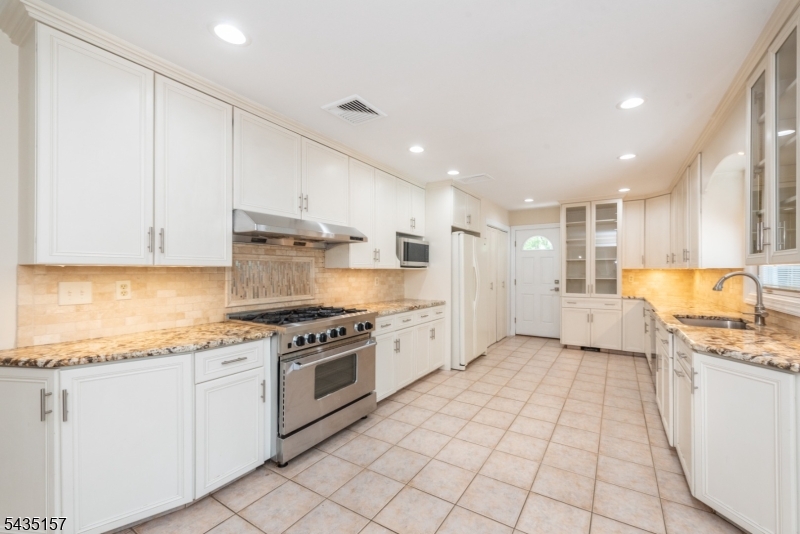 68 Mandeville Dr
