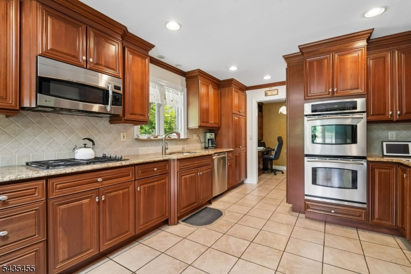 107 Arverne Rd
