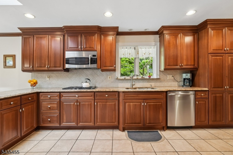 107 Arverne Rd