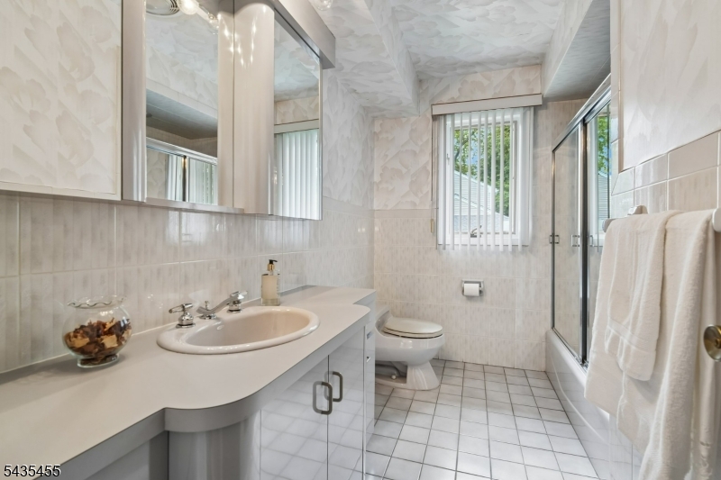 107 Arverne Rd