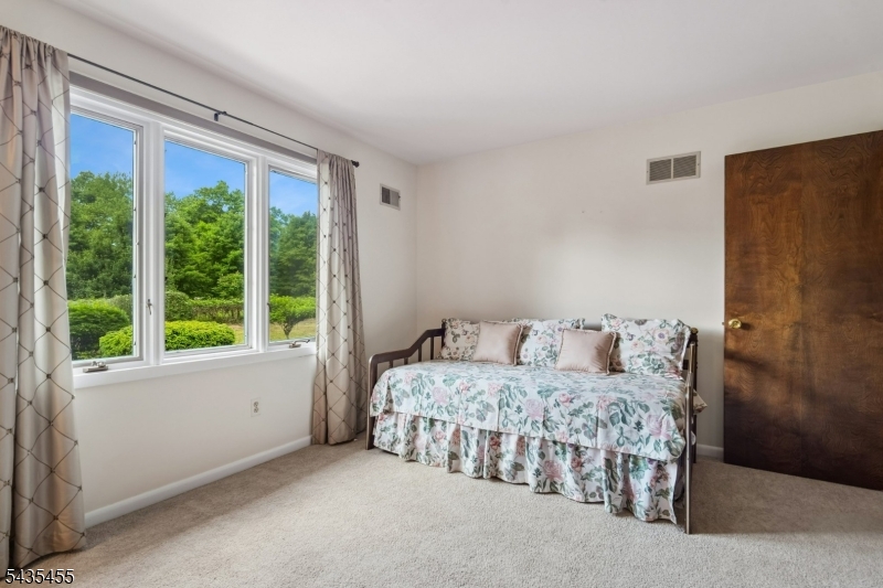 107 Arverne Rd