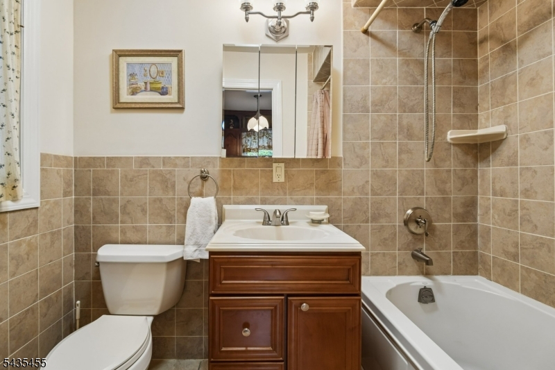 107 Arverne Rd