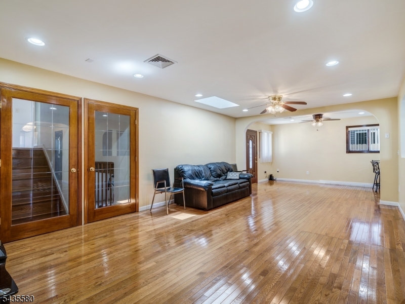 24 Winthrop Rd