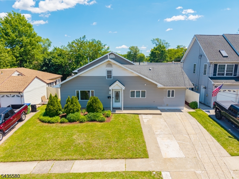 24 Winthrop Rd