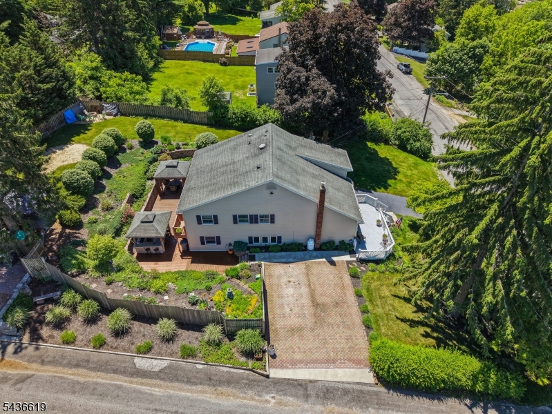 1 Lincoln Ave