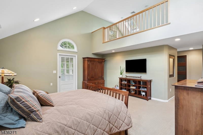 26 Longview Ave