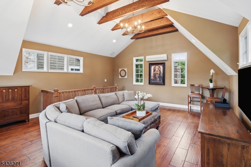 26 Longview Ave