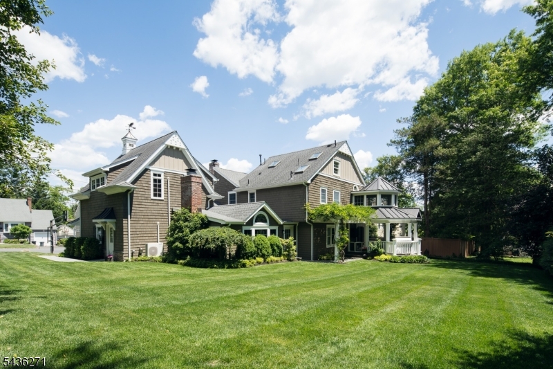 26 Longview Ave