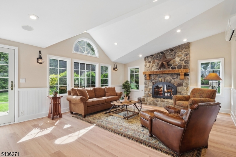 26 Longview Ave