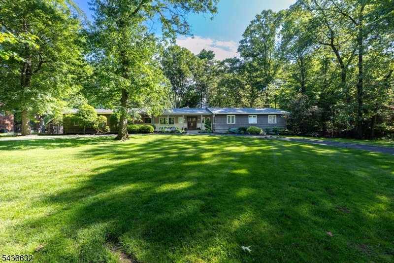 15 Heritage Ln
