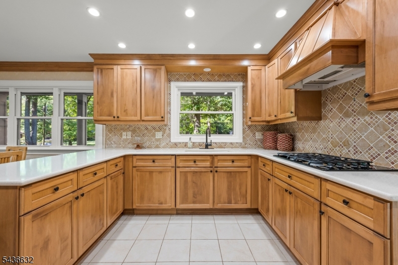 15 Heritage Ln