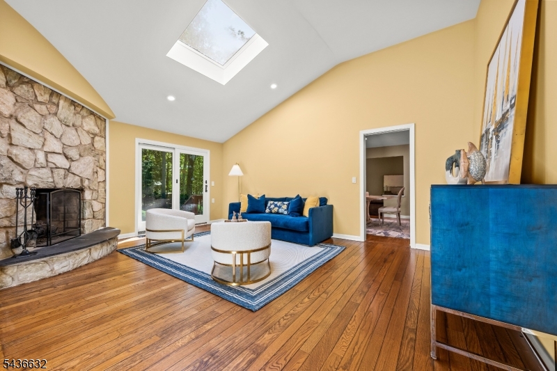15 Heritage Ln