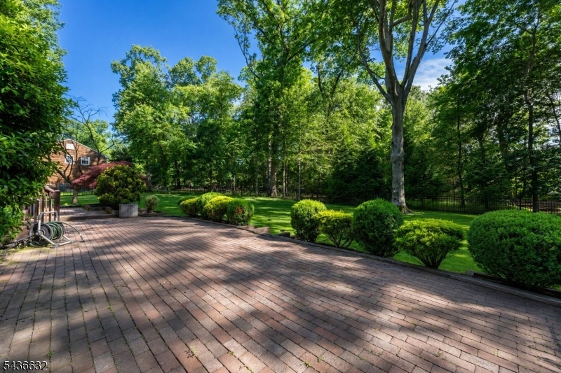 15 Heritage Ln