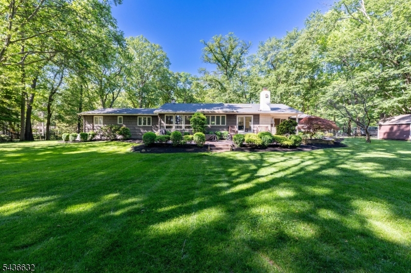 15 Heritage Ln