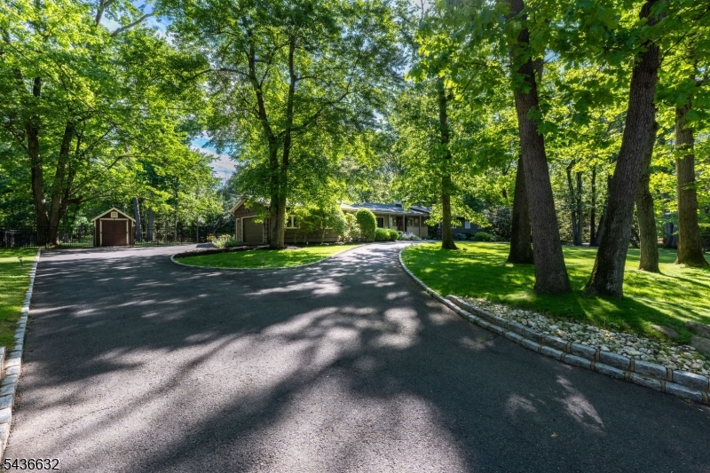 15 Heritage Ln