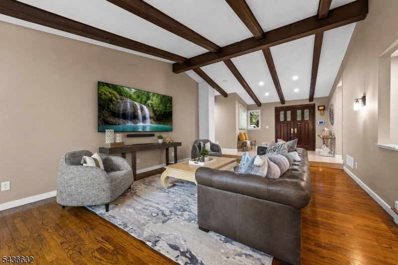 15 Heritage Ln