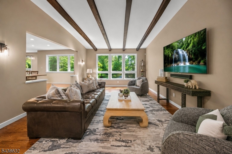 15 Heritage Ln