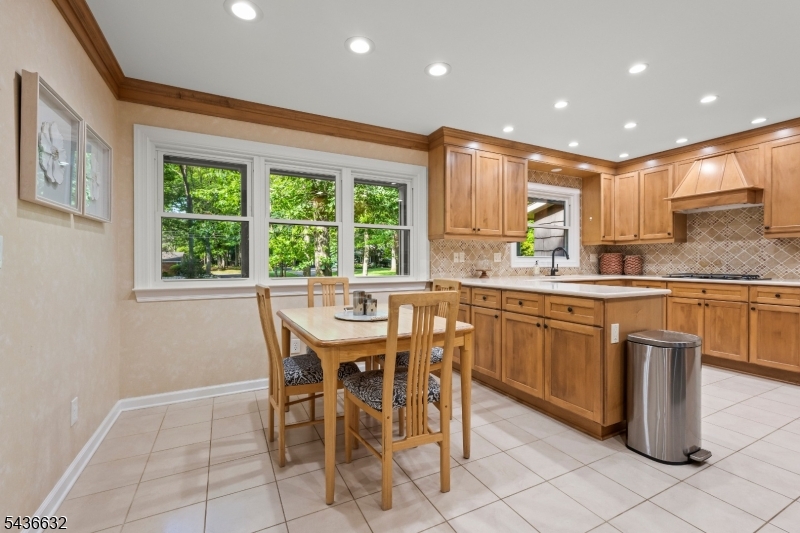 15 Heritage Ln