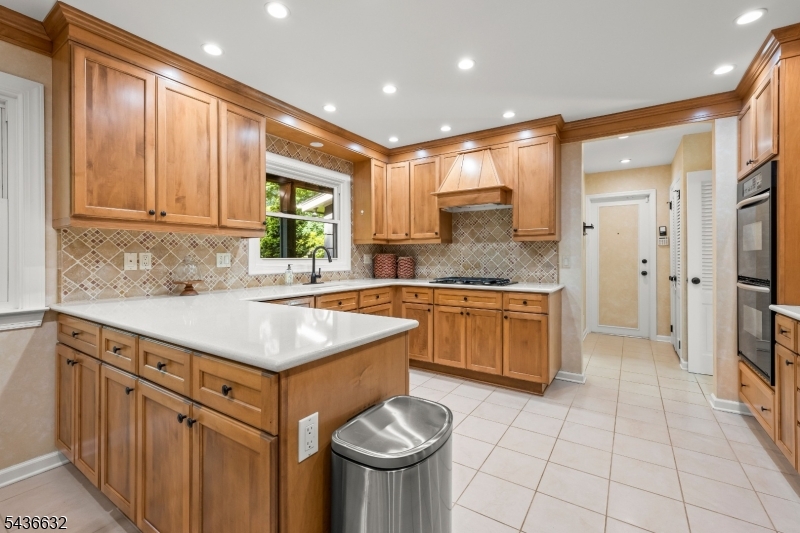 15 Heritage Ln