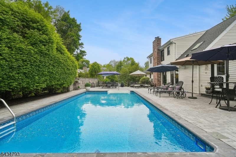 11 Auriemma Ct