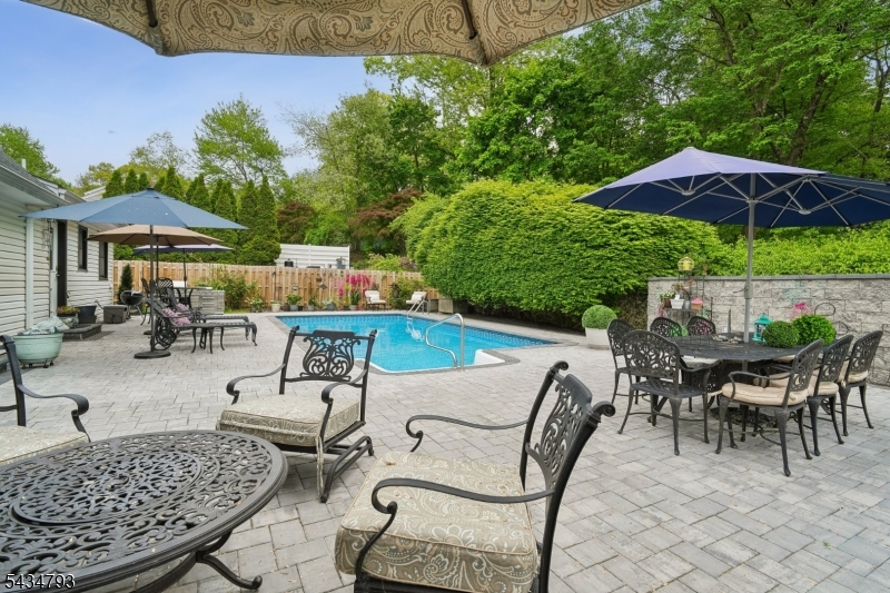 11 Auriemma Ct