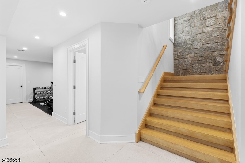 9 Hilltop Rd