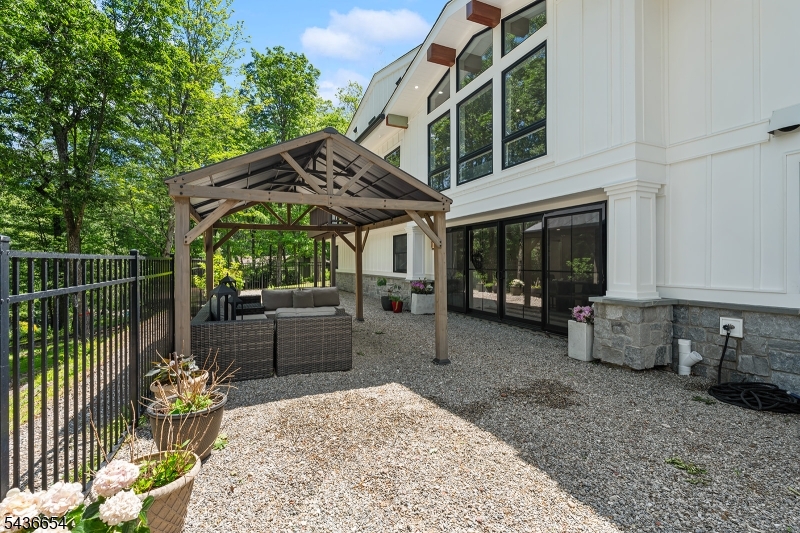 9 Hilltop Rd