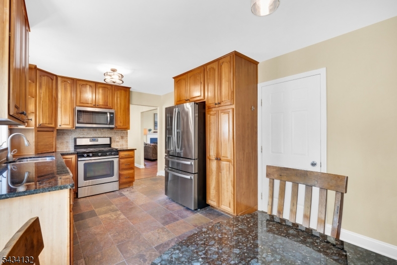 7 Mitchell Ln