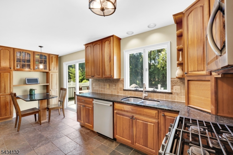 7 Mitchell Ln